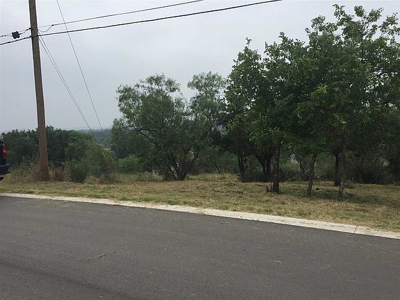 4th image of 205 Blue Bird Ln