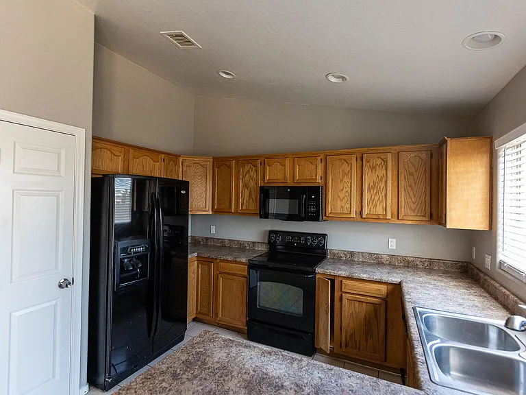 11143 W Carmelita Cir — Photo 4