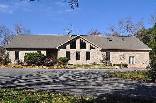 1st image of 90 Holly Dr