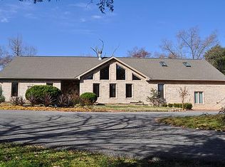 90 Holly Dr, Pikeville, KY 41501