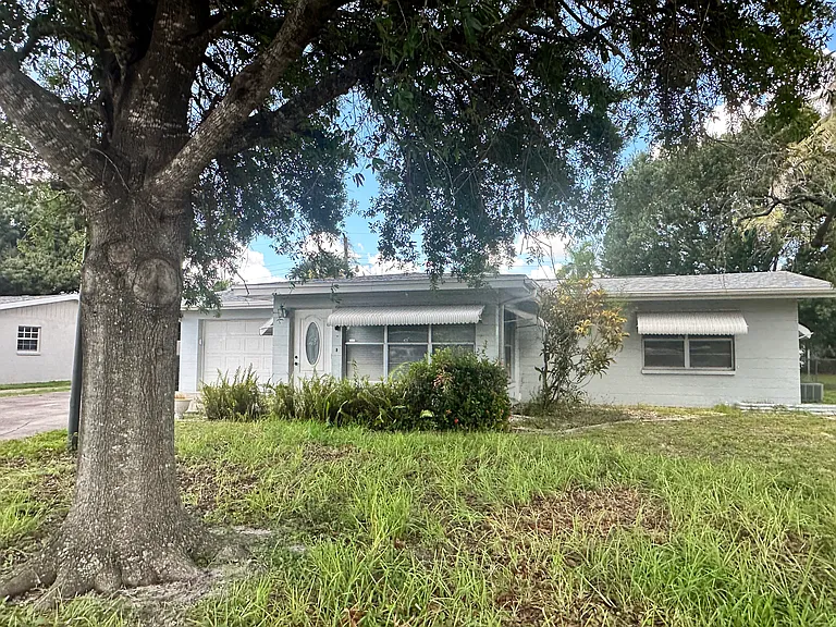 1449 Collins Rd — Photo 2