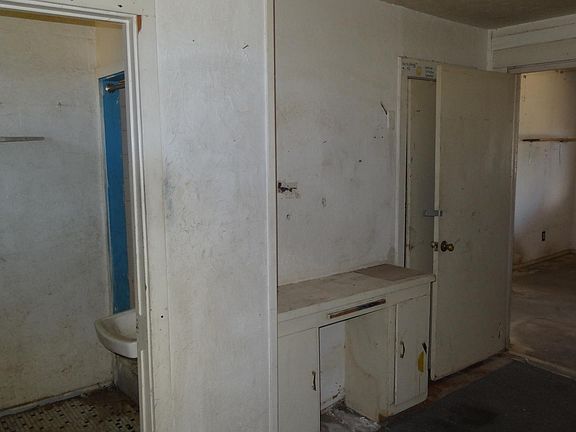 4th image of 4417 N Pomona Ave