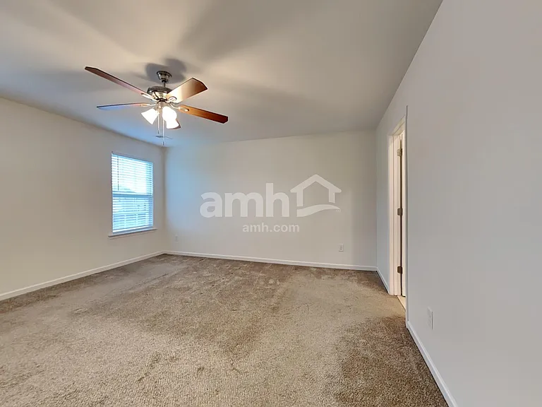 636 Redbud Ln — Photo 10
