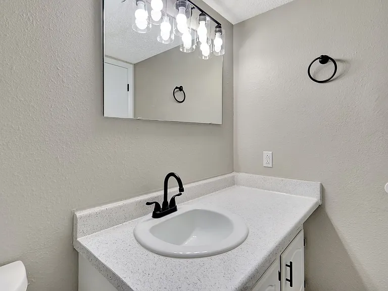 Higdon Ferry Apartments — Photo 59