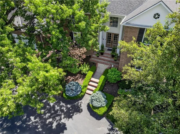 6625 Wenonga Rd, Mission Hills, KS 66208