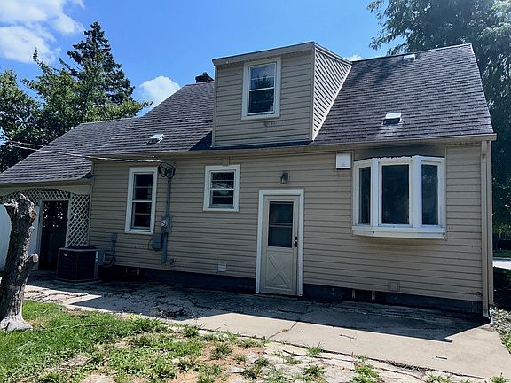 2nd image of 165 W 34th St