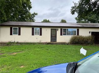 706 E Maple St, Davisville, WV 26142
