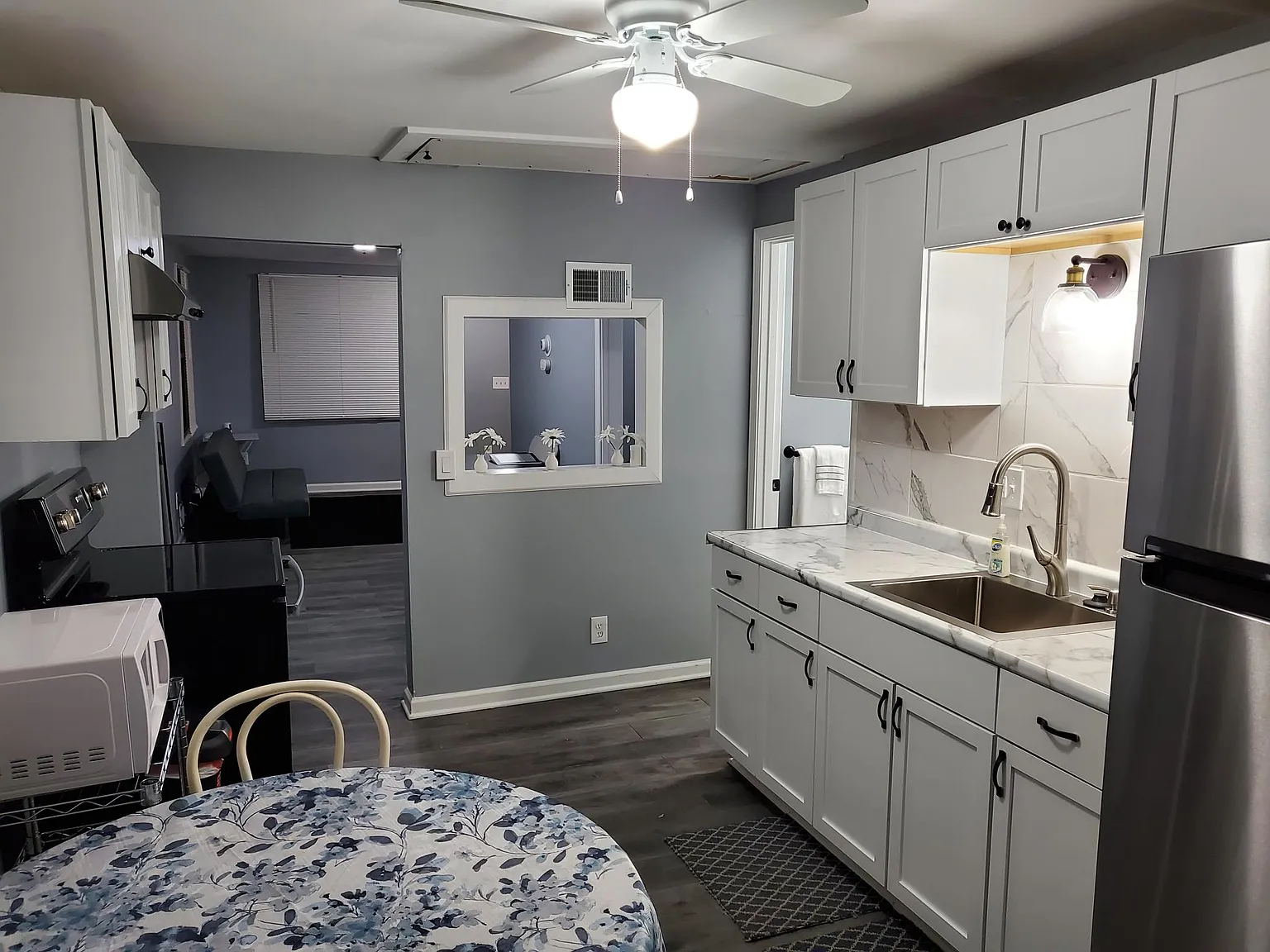 410 Campbell Ave — Photo 2