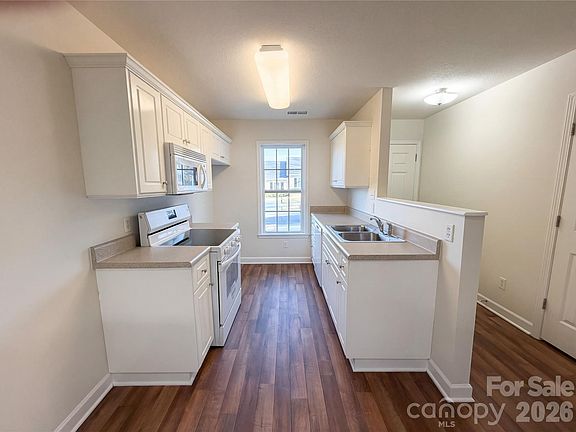 2nd image of 3088 Trimble Cir