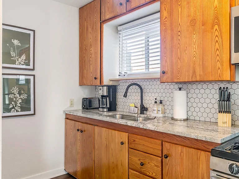 304 Harvard Dr SE #2 — Photo 5