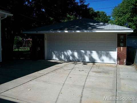 3rd image of 24437 Audrey Ave