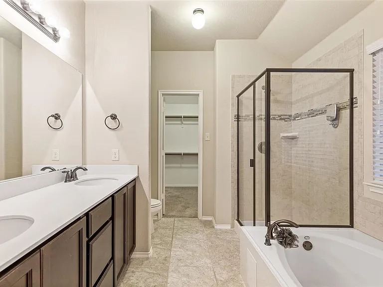 205 Whitman Dr — Photo 4