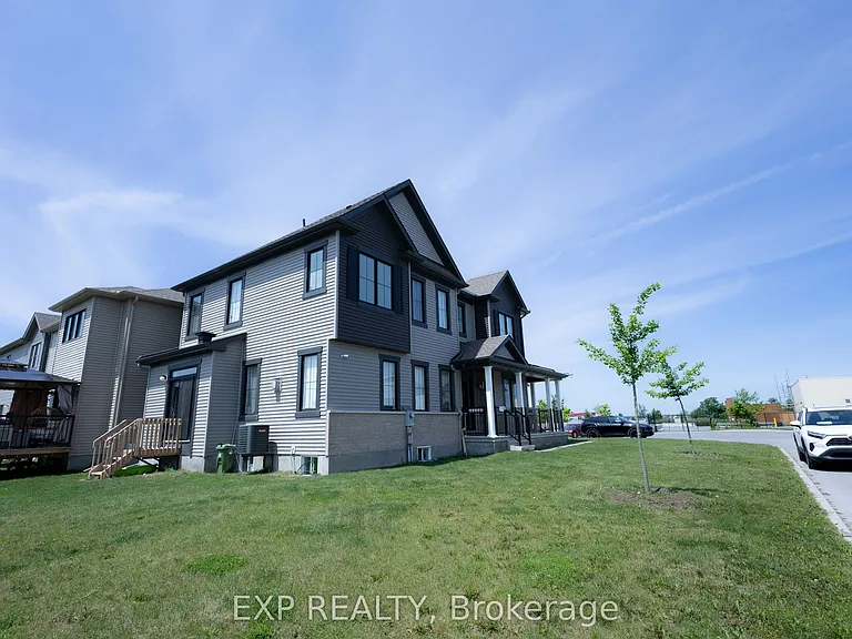 1038 Showman St — Photo 24