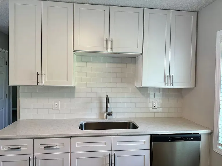 709 Vance St — Photo 3