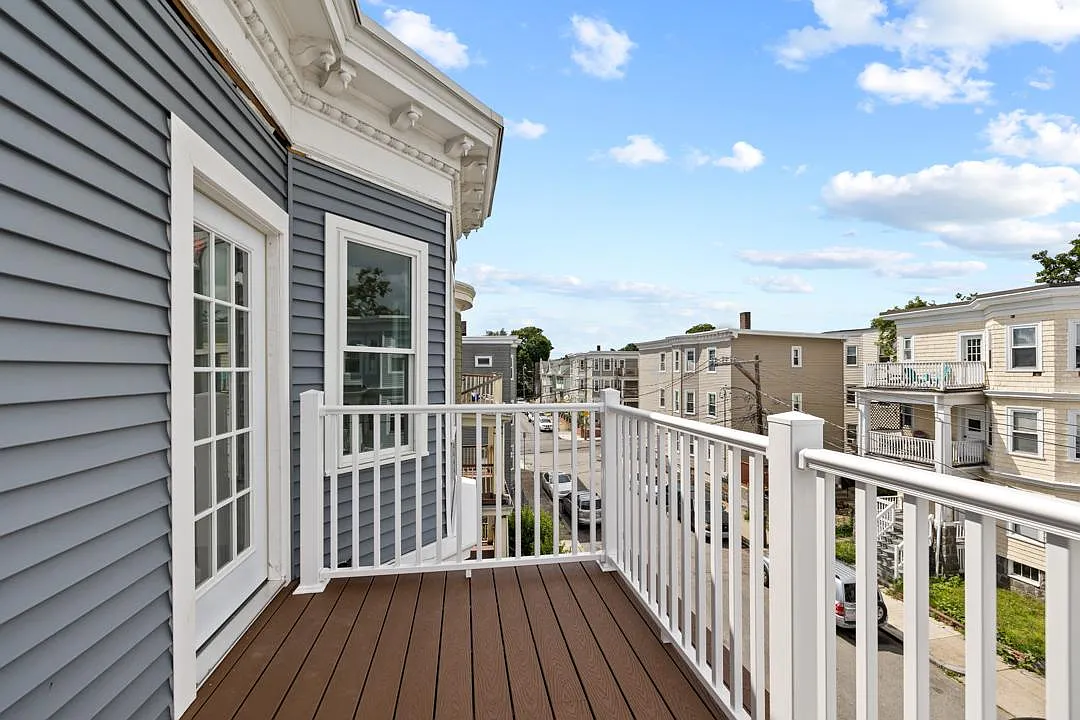 16 Leslie St — Photo 4