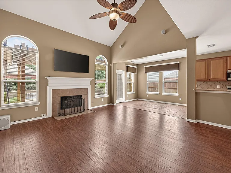 4702 Autumn Orchard Ln — Photo 4