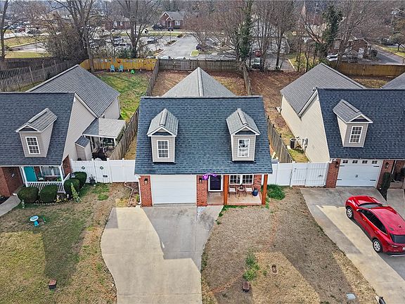 5th image of 120 Mid Town Sq