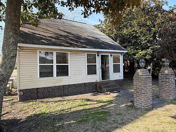 3rd image of 604 Henry St.