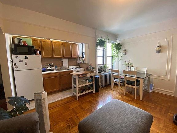 2nd image of 2835 41st St APT C3