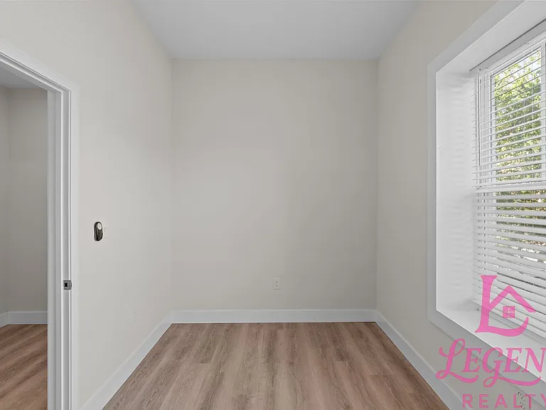 4138 Iowa Ave — Photo 11