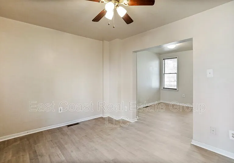 118 S Locust St — Photo 11