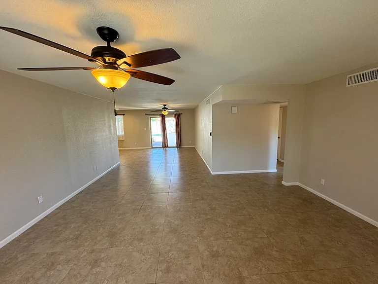 2058 E Fremont Dr — Photo 6