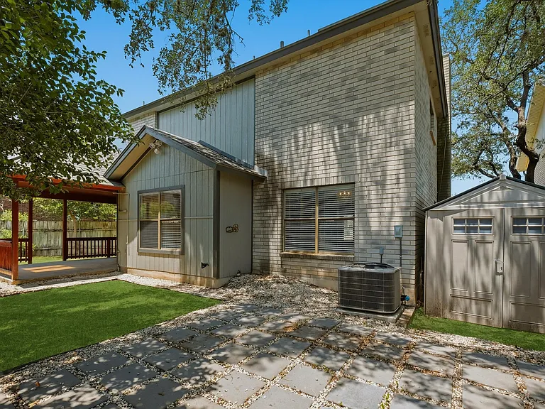 2410 Cedar Trce — Photo 16