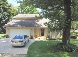 5112 Sherwood Forest Rd, Rockford, IL 61109