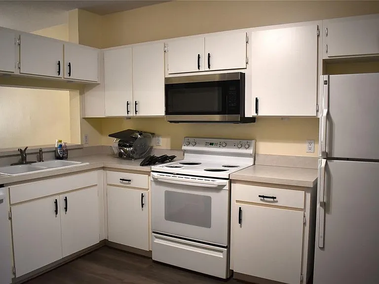 12369 Berkeley Square Dr — Photo 5