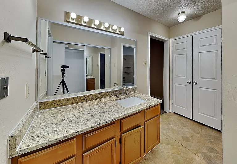 9600 Royal Ln #301 — Photo 19