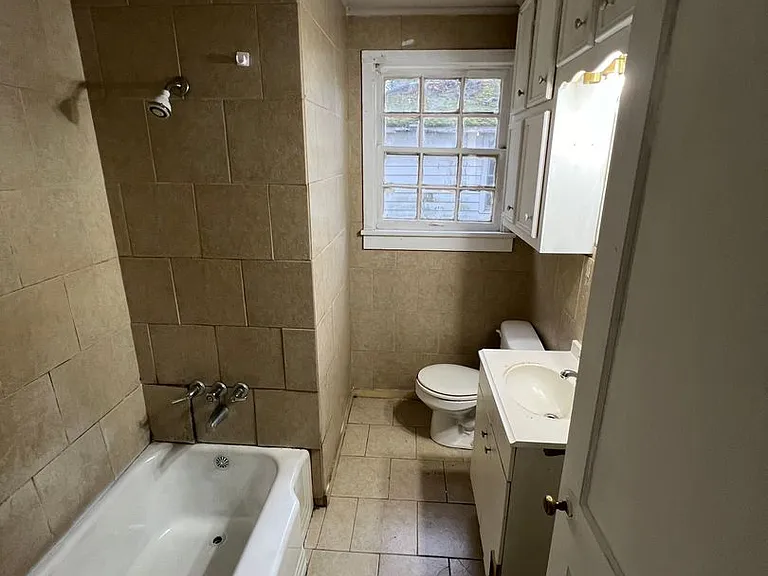 4431 Olga St — Photo 4