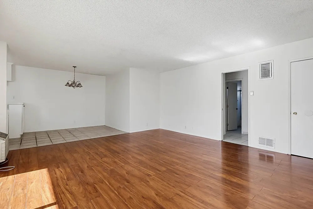 Building Photo - 515 N Alfred St #206