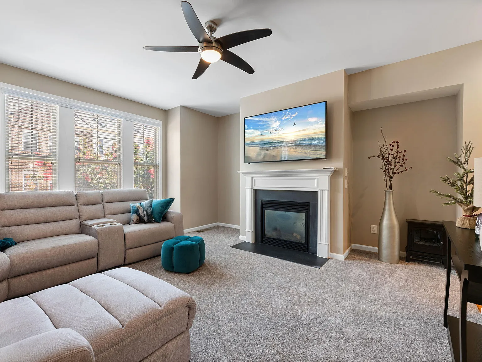 Studio, 2.0 bath, 4662 sqft, $2,500 — Photo 3