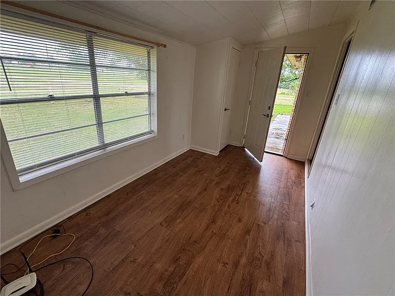 1063 Bowman Ln — Photo 4