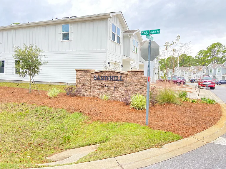 19 Sandhill Pines Dr — Photo 2