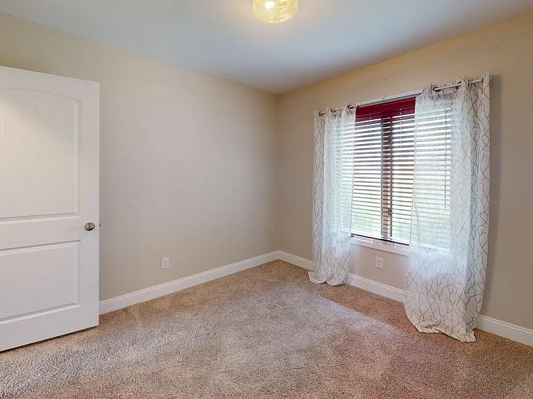 940 E Hickory Grove Rd — Photo 25