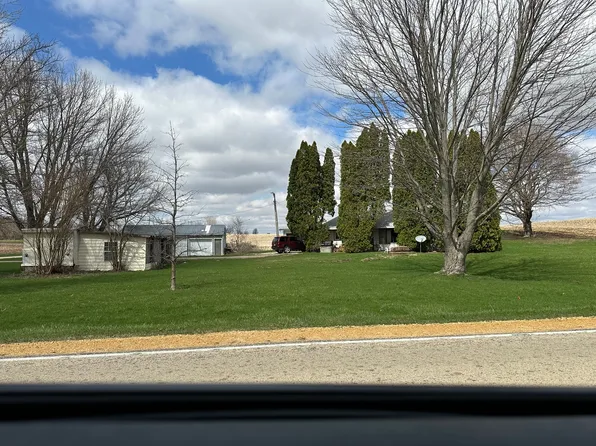 2999 Hartman Rd, Chadwick, IL 61014