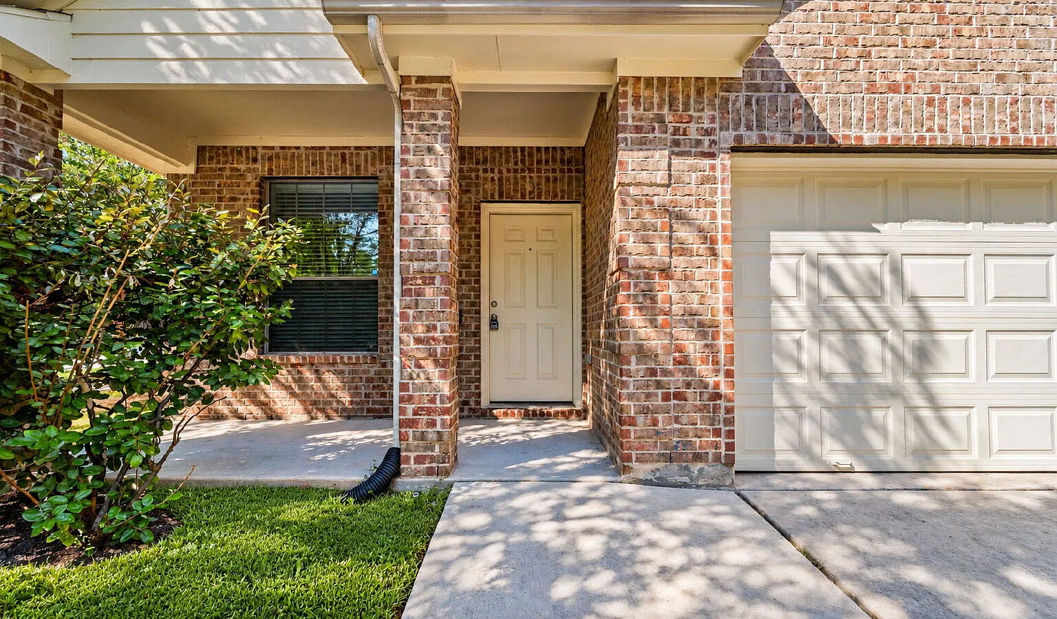 3 bed, 2.0 bath, 1589 sqft, $2,050 — Photo 4