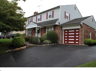 1720 Sue Ellen Dr, Havertown, PA 19083