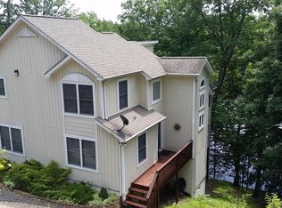 2165 Lancaster Dr, Bushkill, PA 18324