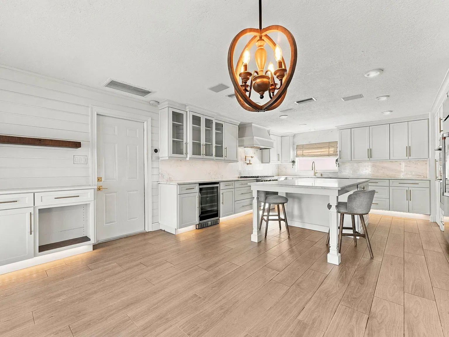 3 bed, 2142 sqft, $6,500 — Photo 4