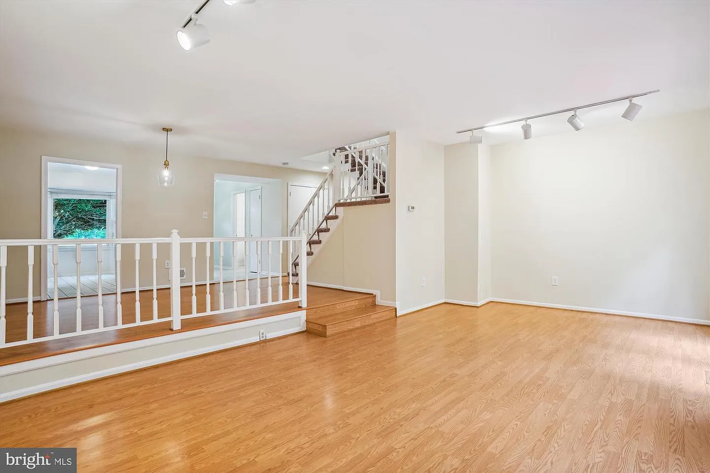 3 bed, 2.5 bath, 1890 sqft, $4,000 — Photo 4