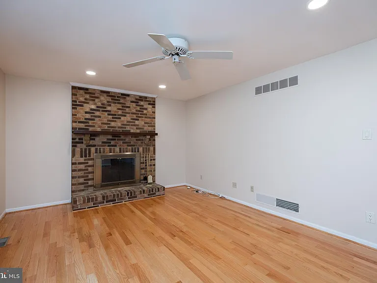 35 Nathalie Ct — Photo 8