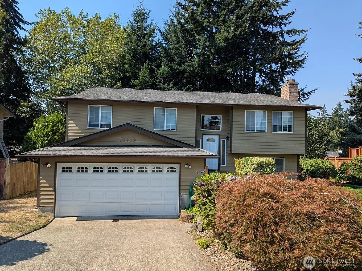 4 bed, 2.0 bath, 1790 sqft, $3,450 — Photo 2