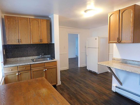 4th image of 47 Wolcott St #2