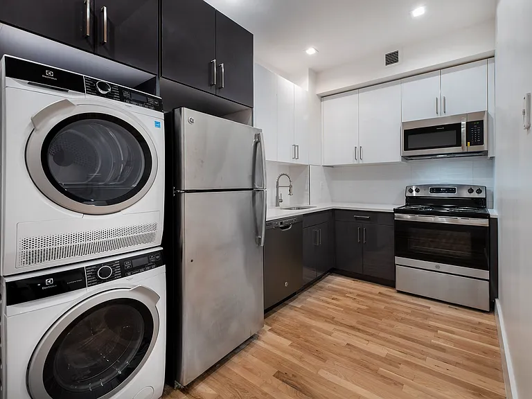 20 E 42nd St #5R — Photo 1