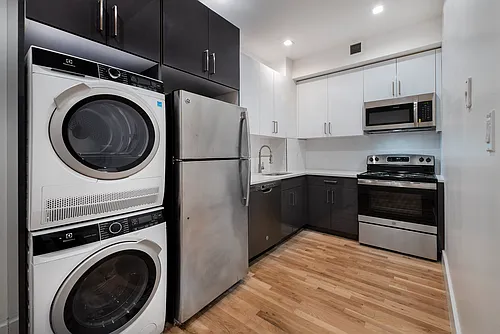 20 E 42nd St #5R Photo 1 20 E 42nd St #5R Photo 1