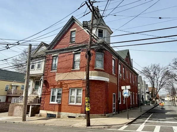 94 Center St, Clifton City, NJ 07011