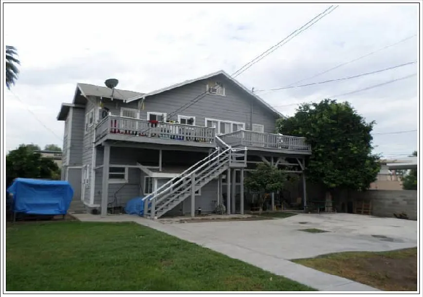129 E G St — Photo 3