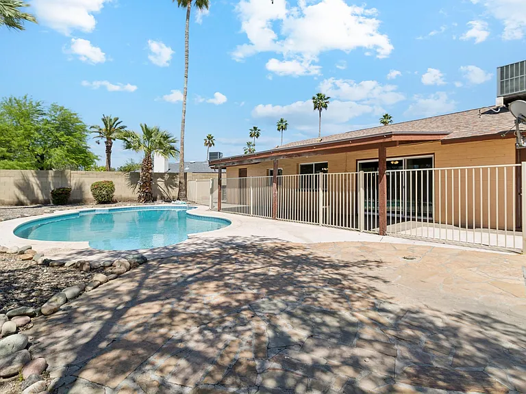 3039 W Glenn Dr — Photo 24